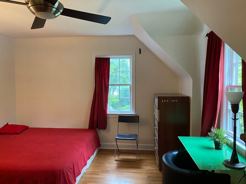 Room # 2 - 4427 Nebraska Ave NW