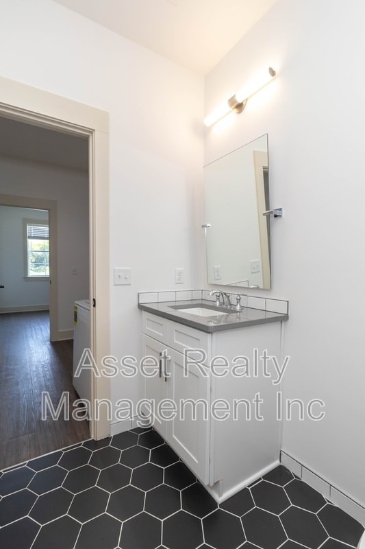 Building Photo - 1120 Franck St