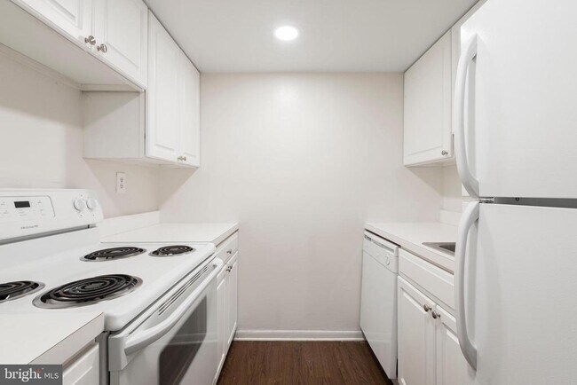 Building Photo - 2031 South St