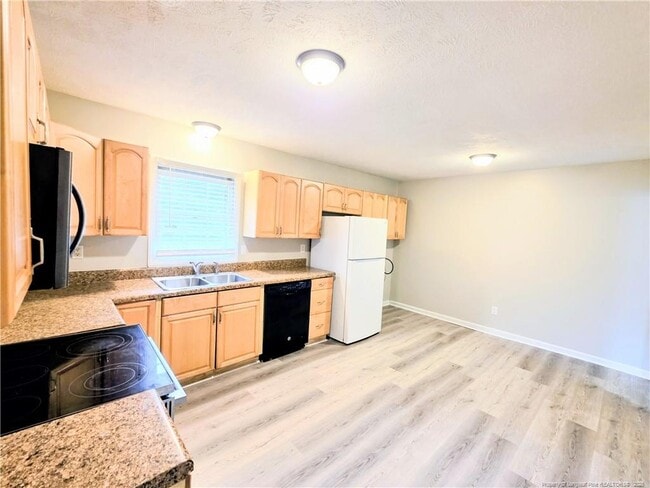 Building Photo - 425 Morley Dr