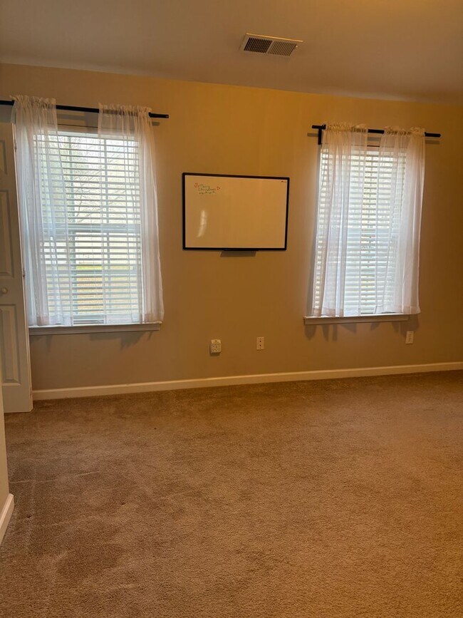 Building Photo - 2224 Winthrop Chase Dr