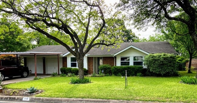 Primary Photo - 11511 N Oaks Dr