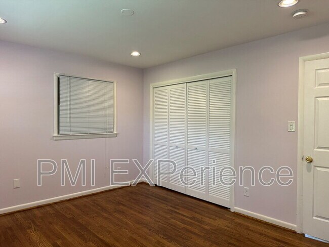 Building Photo - 3203 Amador Dr