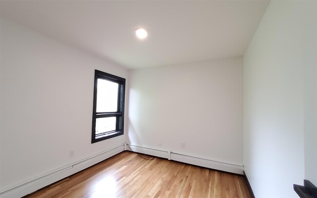 Building Photo - 40 Felter Hill Rd