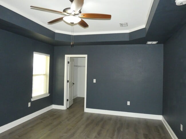 Building Photo - Spacious 3-Bedroom Home - Great Location