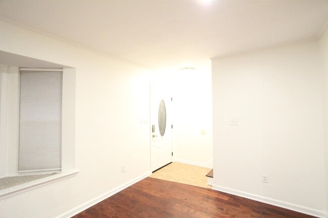 Building Photo - 617 N Magnolia Dr