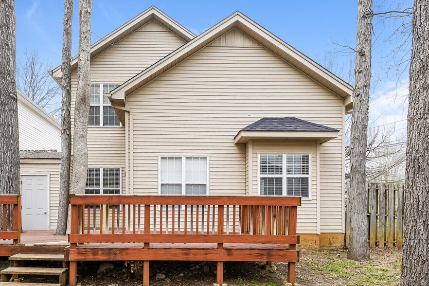 Building Photo - 301 Hunters Chase Dr