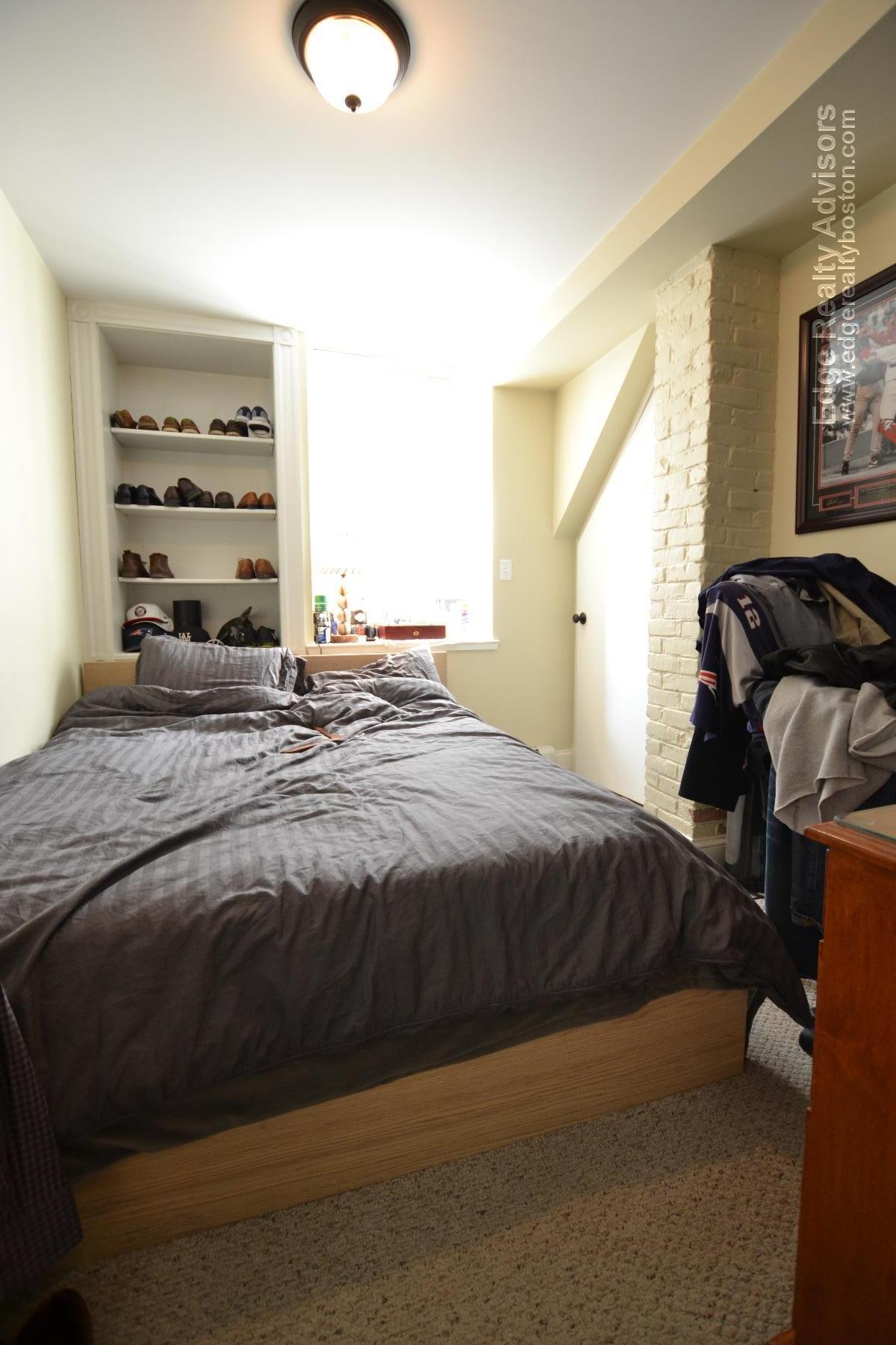 Building Photo - 81 Surrey St