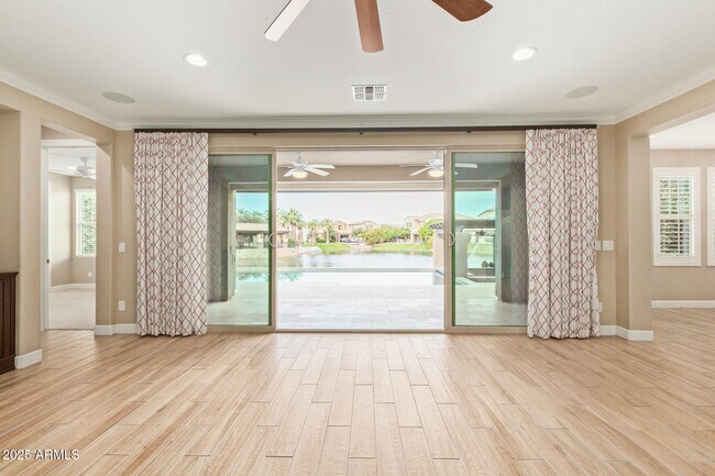 Building Photo - 4322 S Gardenia Dr