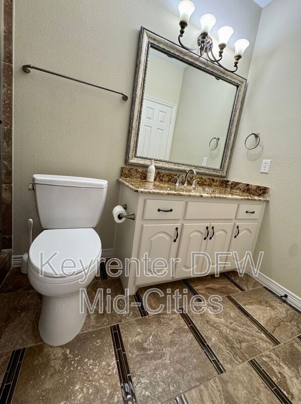Building Photo - 2417 Creekside Cir S