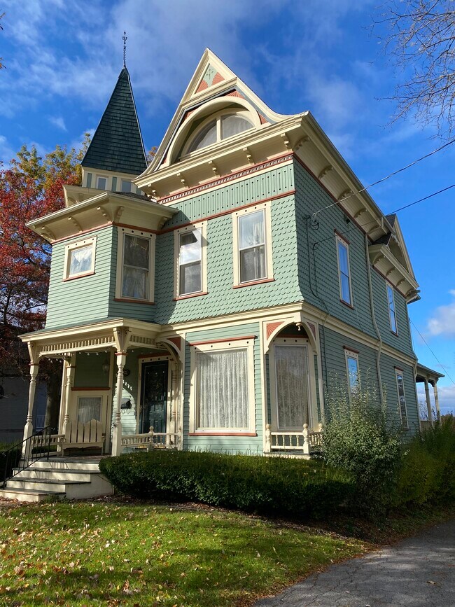 Building Photo - 16 Main St