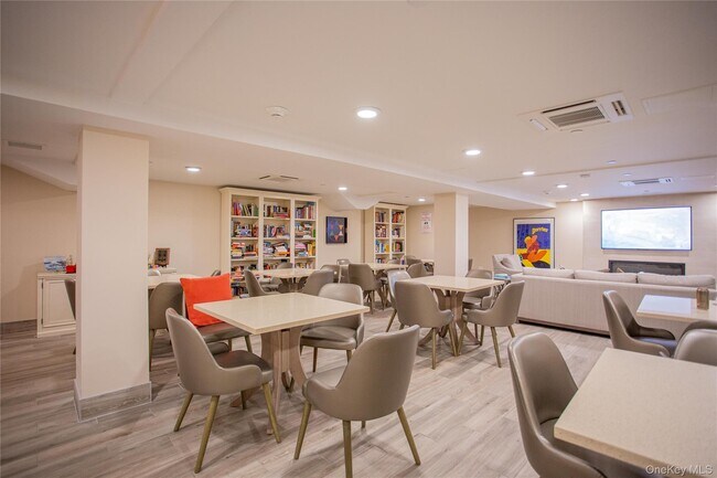 Building Photo - 2 Richmond Rd