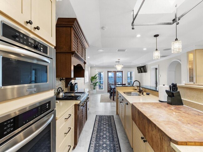 Building Photo - 1828 Venetian Point Dr