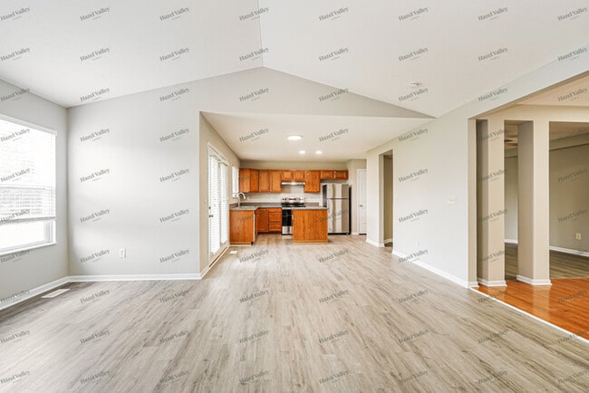Building Photo - 855 Mueller Dr