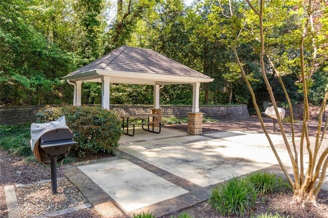 Building Photo - 3005 Seven Pines Ln