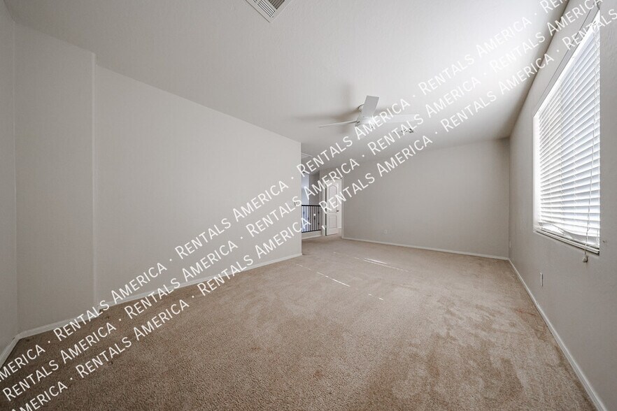 Building Photo - 44388 W Oster Dr