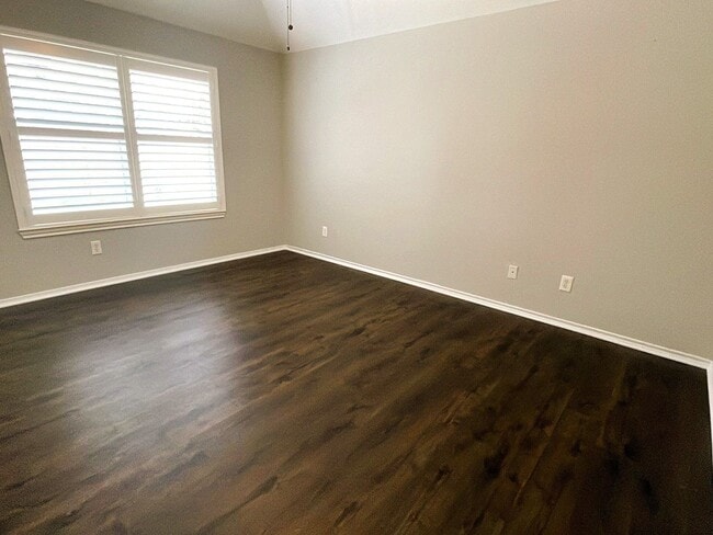 Building Photo - 4113 Cleburne Dr