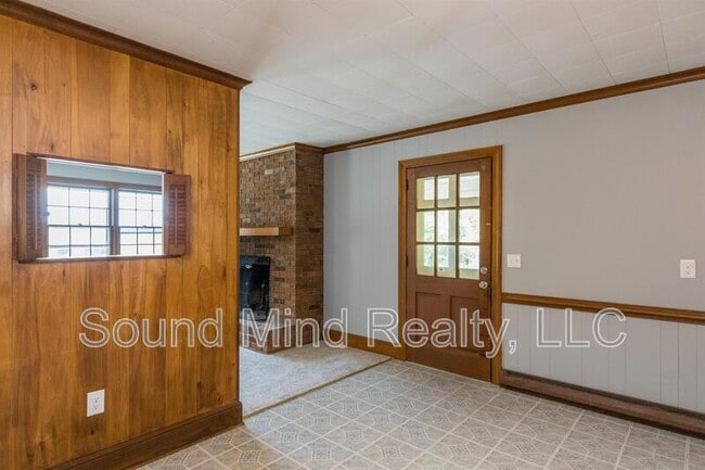 Building Photo - 207 S Alston St