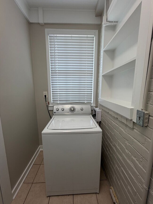 Building Photo - Cozy 2/1 Brick House in Celanese- $1,250