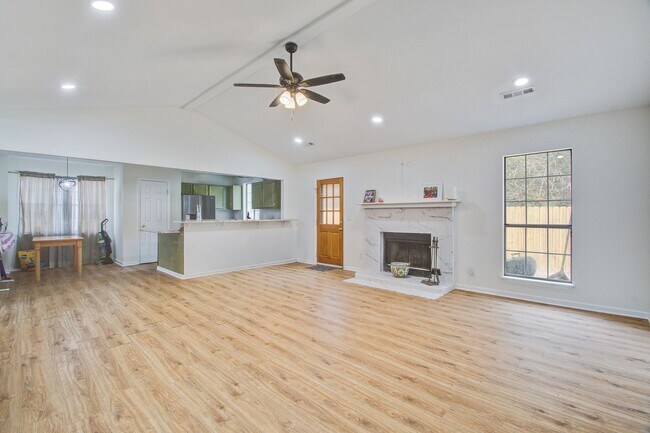 Building Photo - Castlereagh Rd.