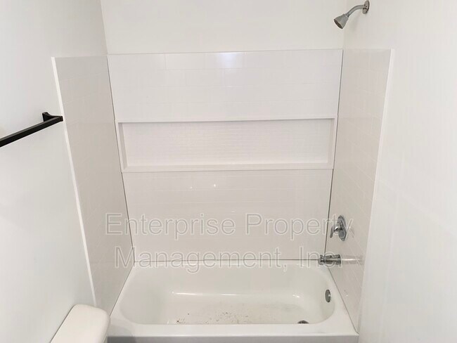 Building Photo - 2963 Lake Park Rd