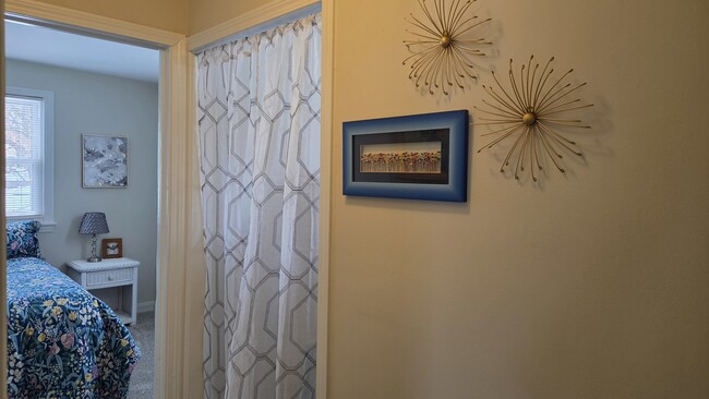 Building Photo - 542 Whitney Ave