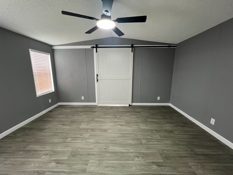 Building Photo - 750 Silent Valley Rd