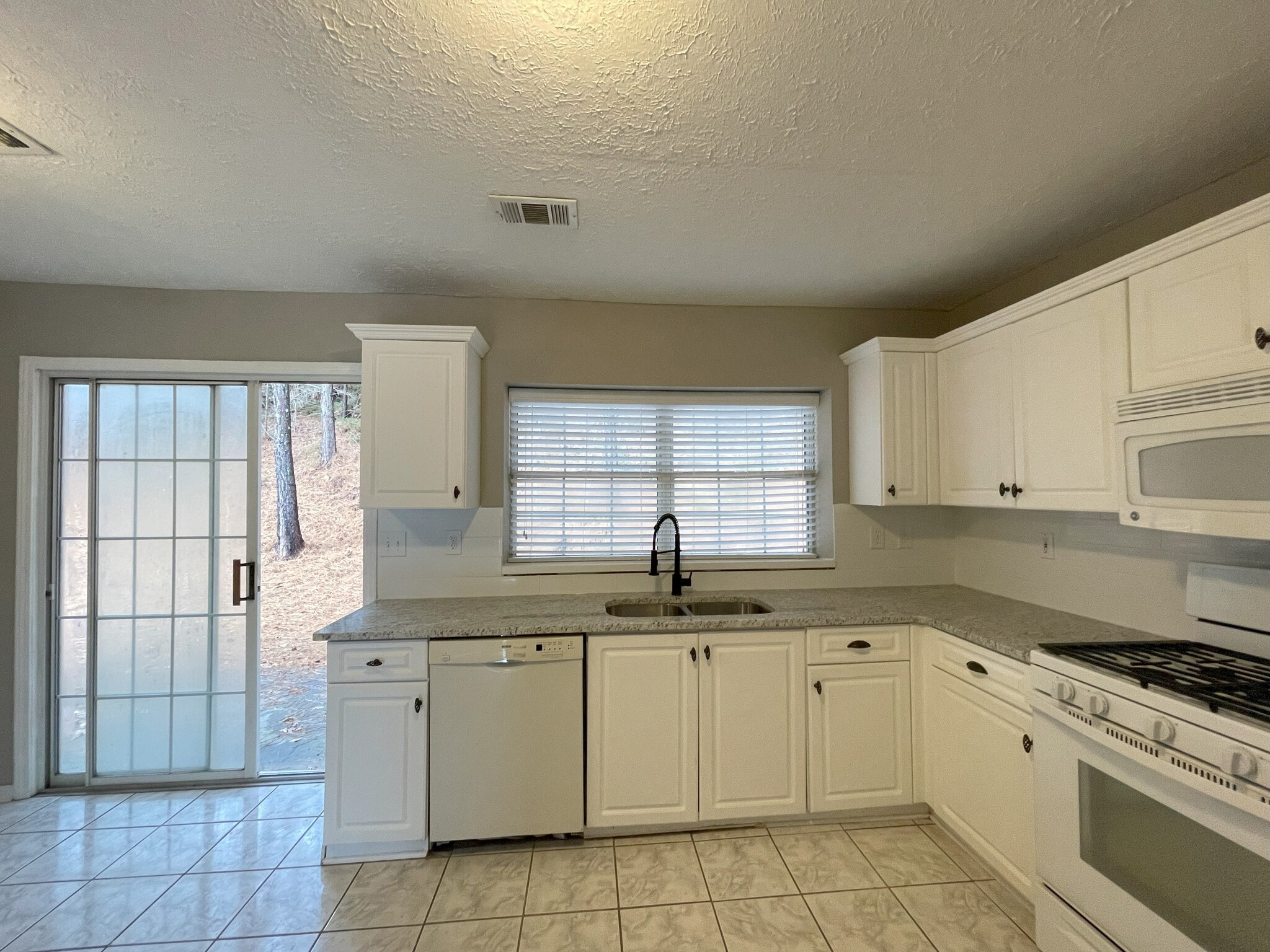 Building Photo - 3790 Oak Park Dr