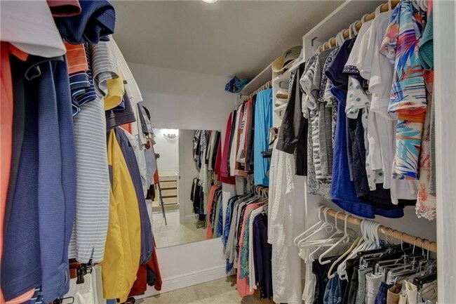 Building Photo - 6101 SE Landing Way