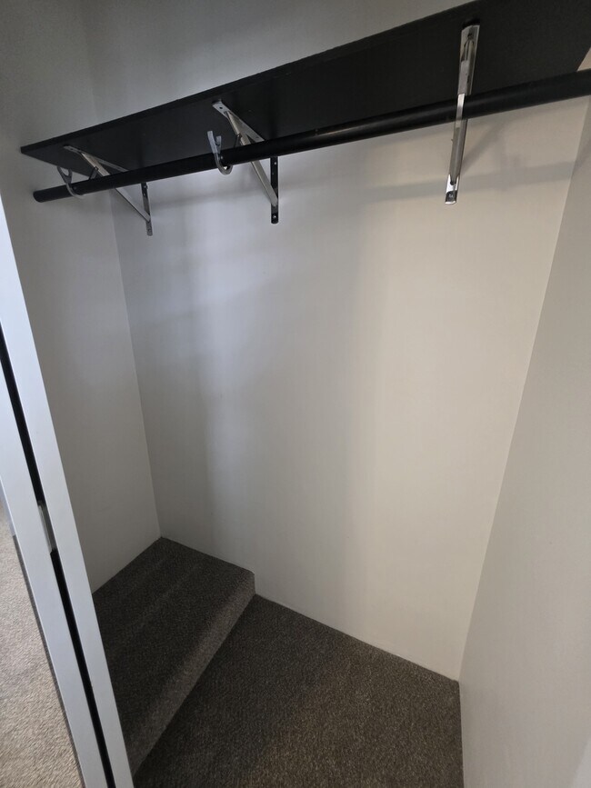 Building Photo - 350 Aoloa St