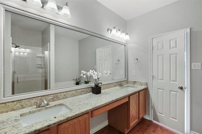 Building Photo - 604 Mozart Way