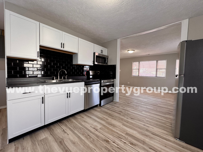 Building Photo - DEPOSIT MOVES YOU IN! Pay no rent until Ap...