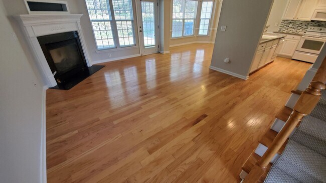 Building Photo - Coming Soon! 3 Bedroom / 2.5 Bath in South...