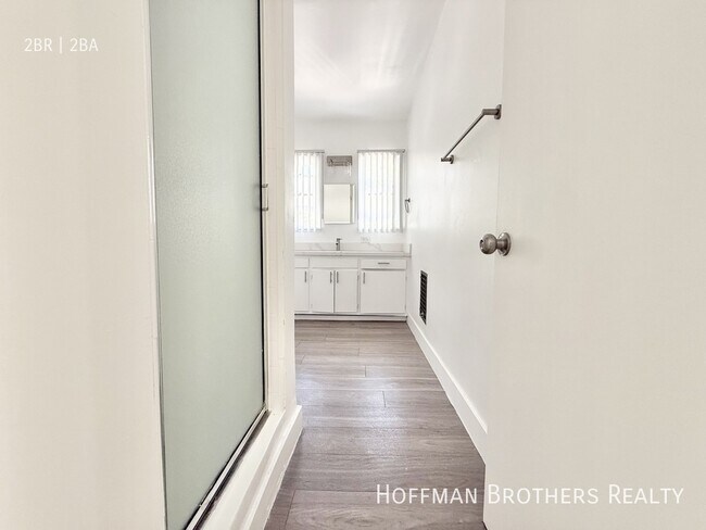 Building Photo - 5318 Radford Ave