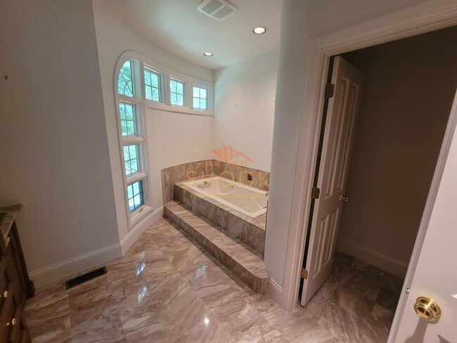 Building Photo - STUNNING LUXURY HOME - EVERYTHING YOU NEED - SHORT-TERM AND FURNISHED OPTIONS AVAILABLE