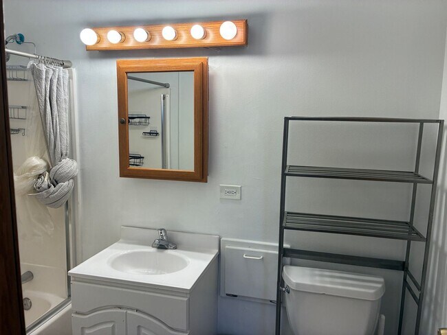 Building Photo - 5309 30th Pl