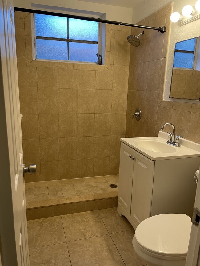 Building Photo - 736 Lenox Ave