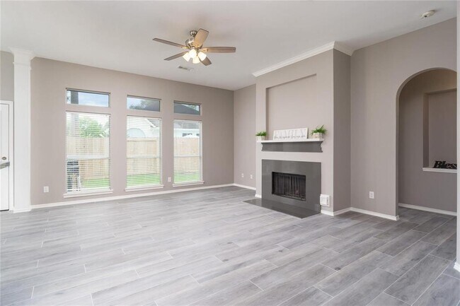 Building Photo - 3622 Englewood Dr