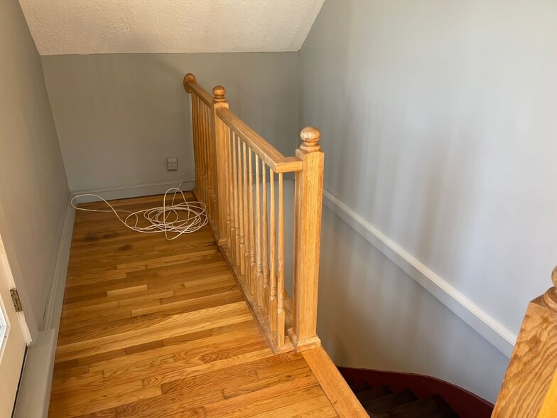 Building Photo - 81 Kirtland St