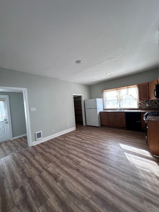 Building Photo - 56 Kent Ln