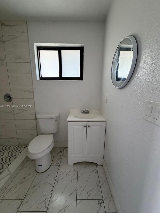 Building Photo - 1071 SW 11th Ct