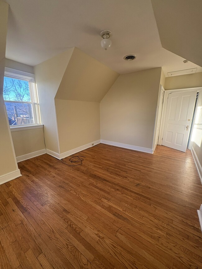 Building Photo - 509 Monroe Ave