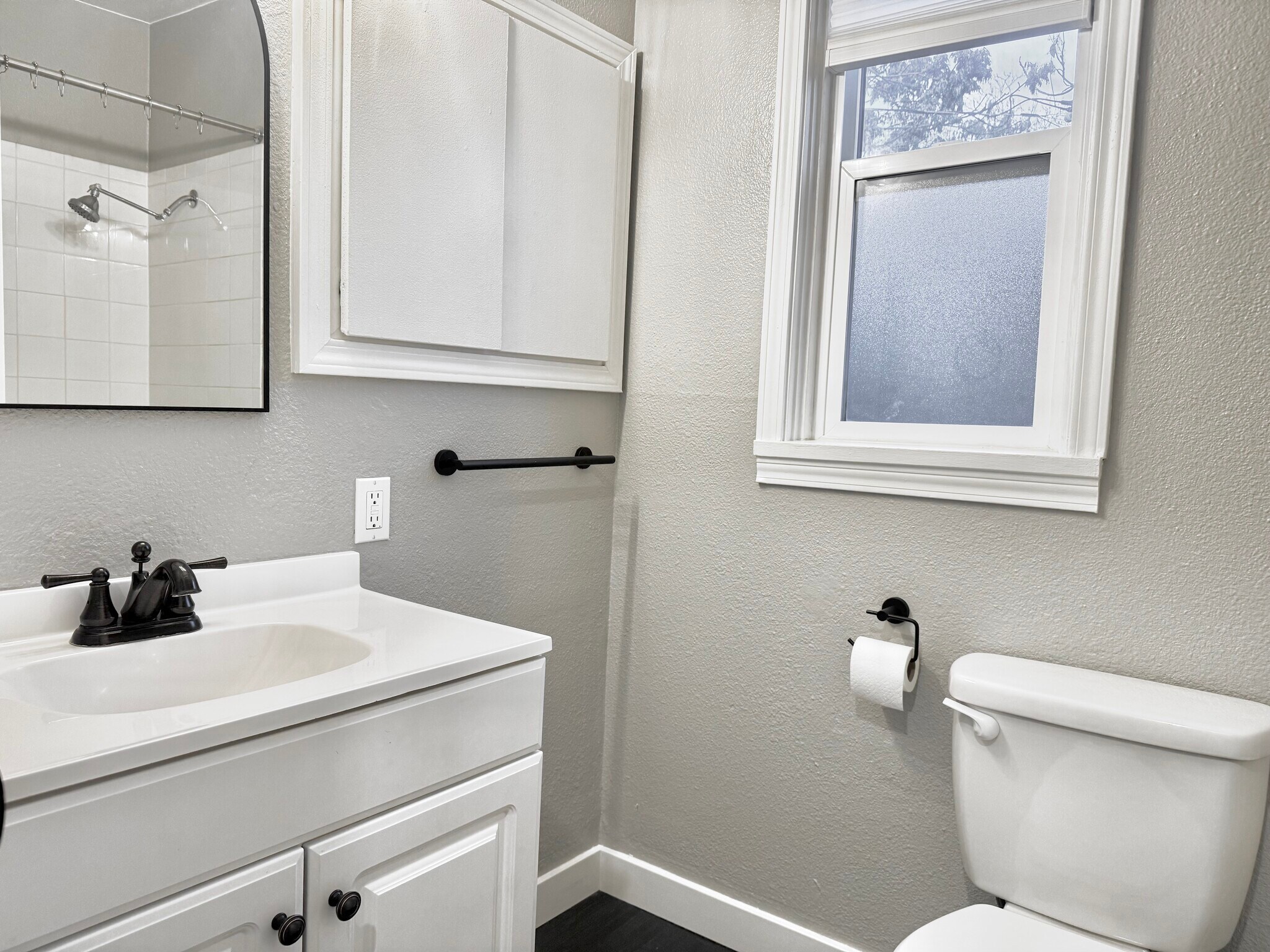 Building Photo - 2124 W College Ave