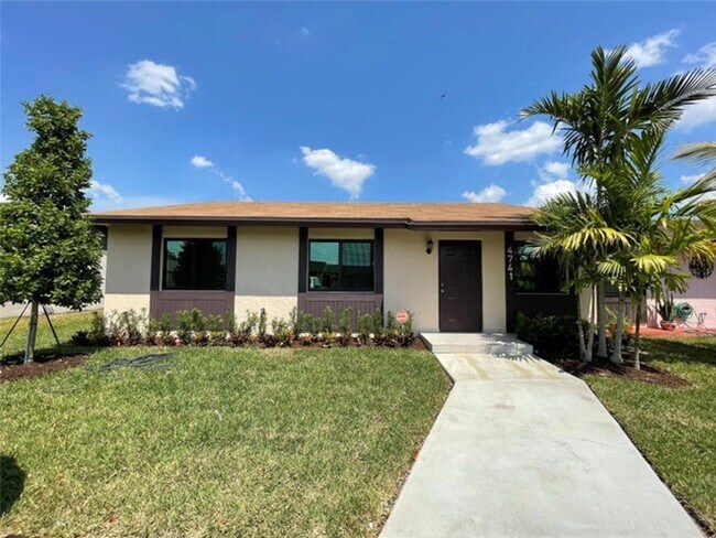 Building Photo - 4741 SW 135th Pl