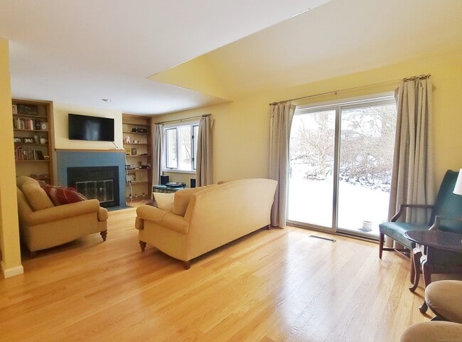 Building Photo - 141 Courtyard Ln