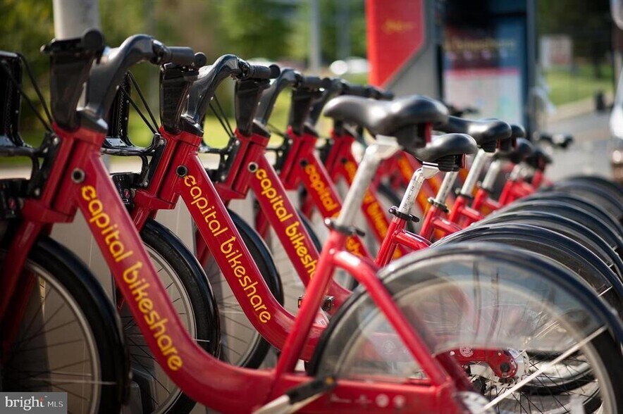 Building Photo - 2451 Midtown Ave