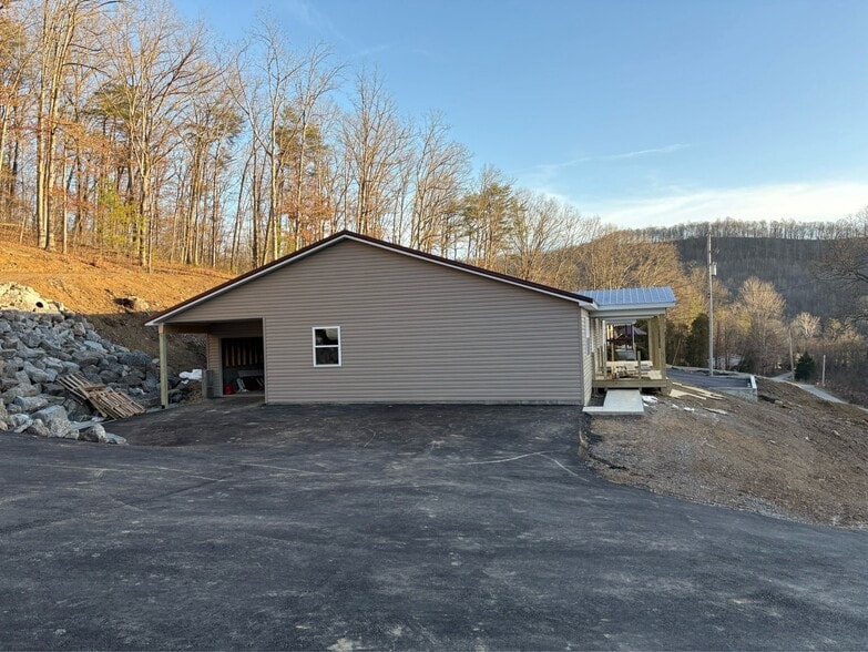 Building Photo - 276 Barker Road APT B