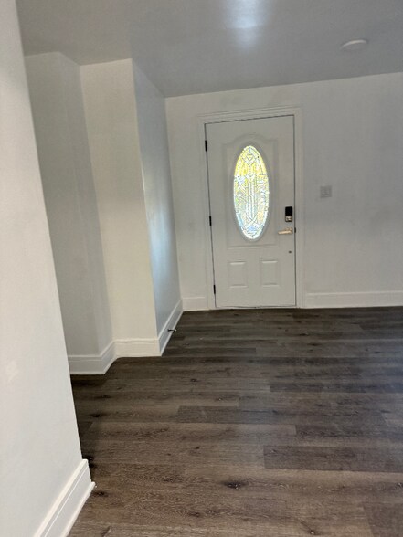 Building Photo - 961 Eastside Dr SE