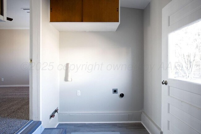 Building Photo - Cute Avondale Home