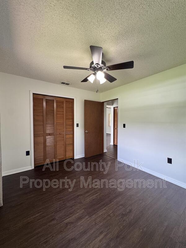 Building Photo - 8601 Sunnydale Ln
